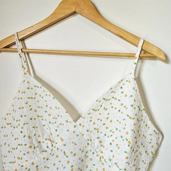 EUC LIKE NEW SHEIN DITSY FLORAL CROPPED BRALETTE TANK TOP SIZE LARGE - Picture 4 of 10